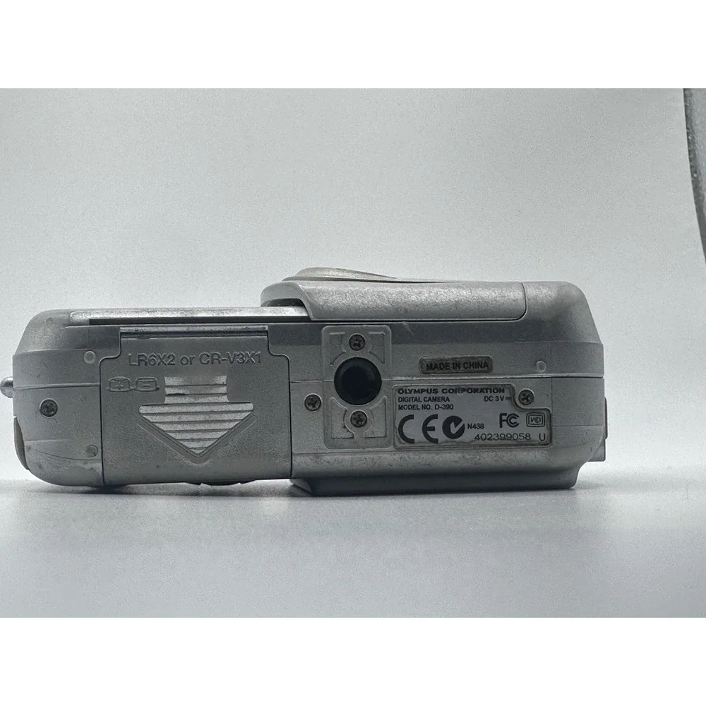 Olympus D-390 Camedia 2.0MP Digital Camera Silver Untested for parts/repair